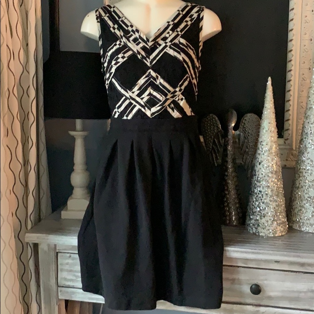 Anthropologie 9-H15 STCL Black Ivory Dress Geo 6